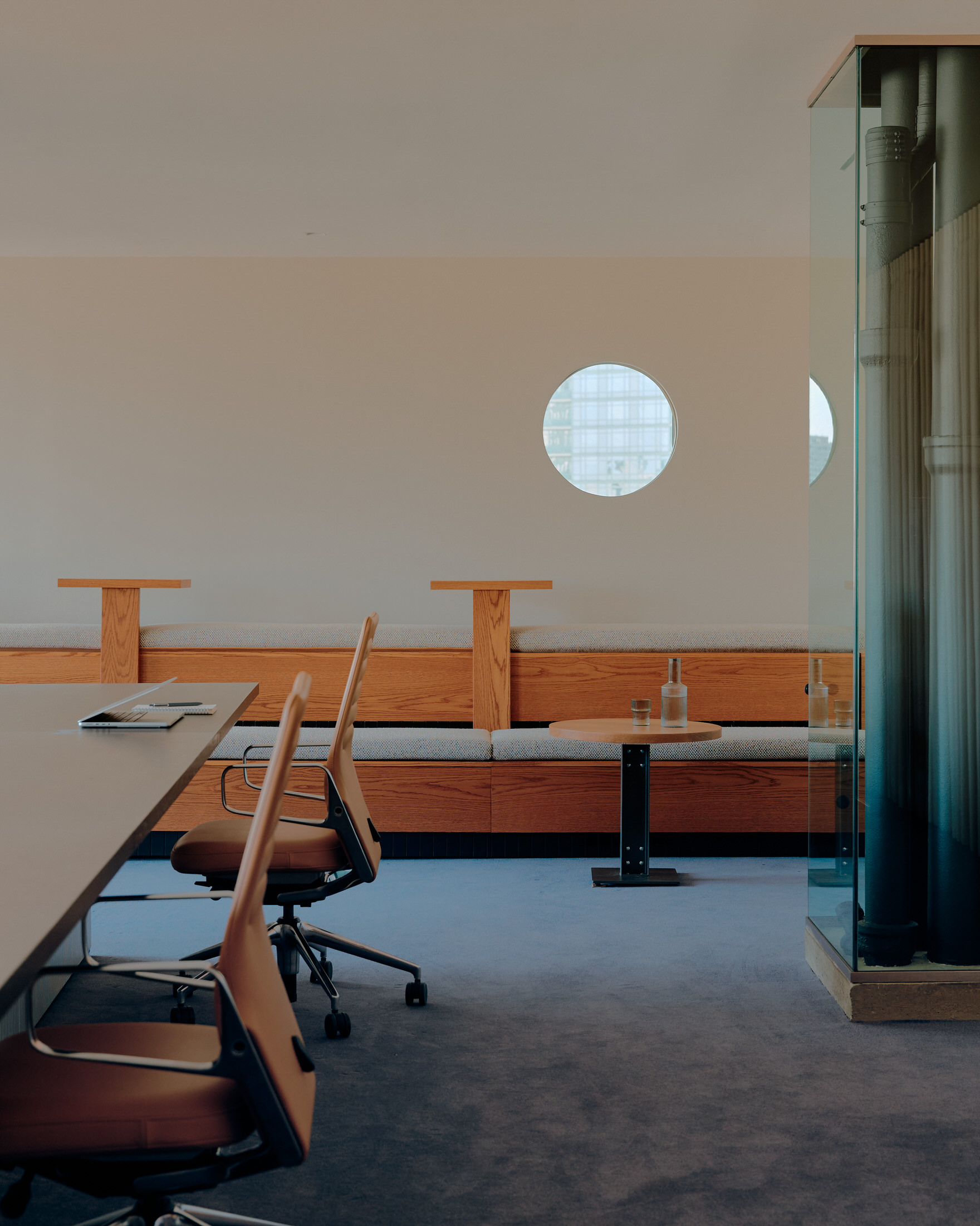 Office interior featuring eucalyptus wood textures and deep blue color accents.