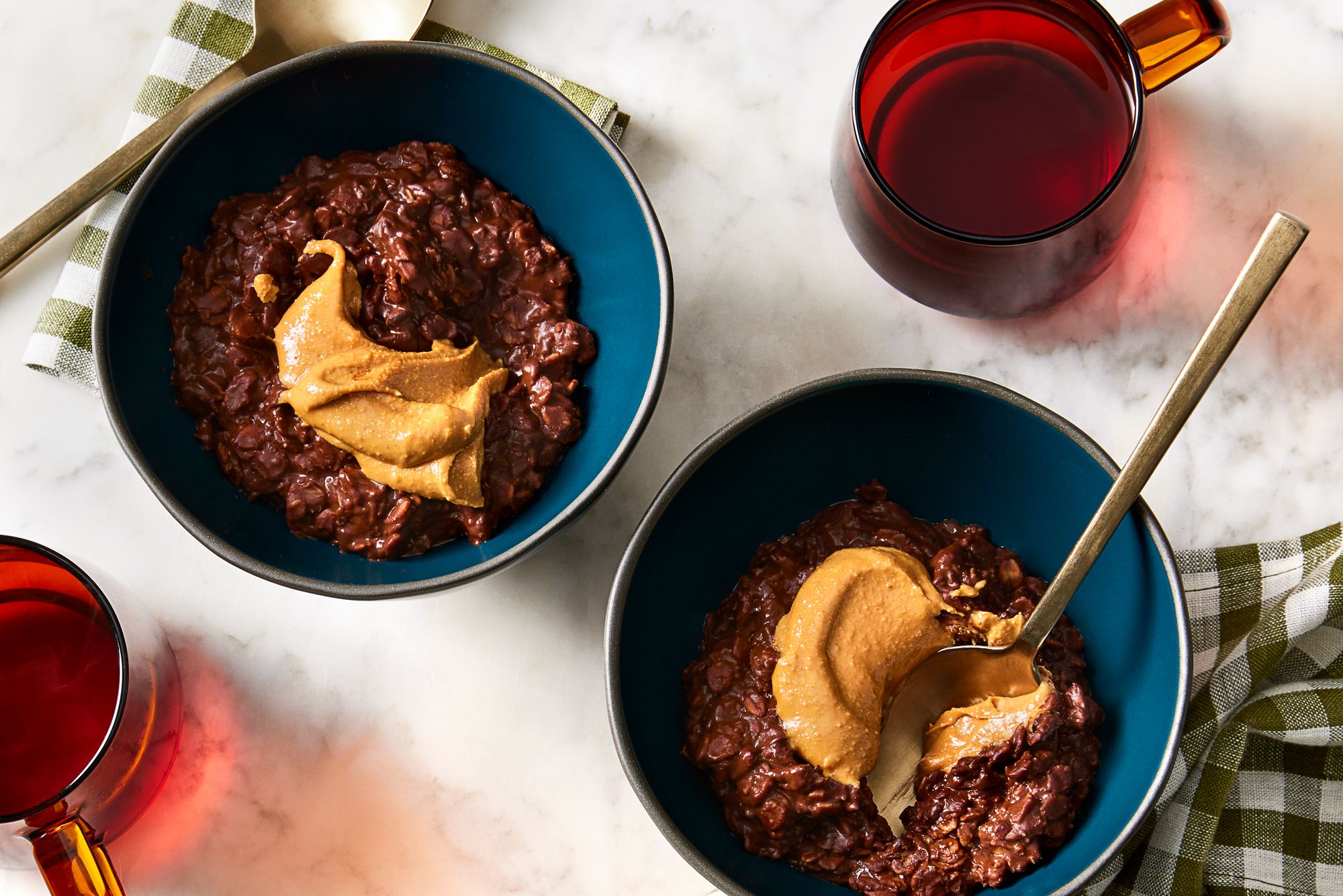 A 10-inch nonstick skillet filled with creamy, simmering oatmeal showing even heat distribution.