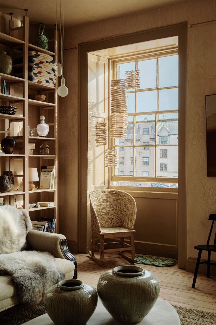 An Orkney Rocker chair by Kevin Gauld set against earth-pigment plastered walls.
